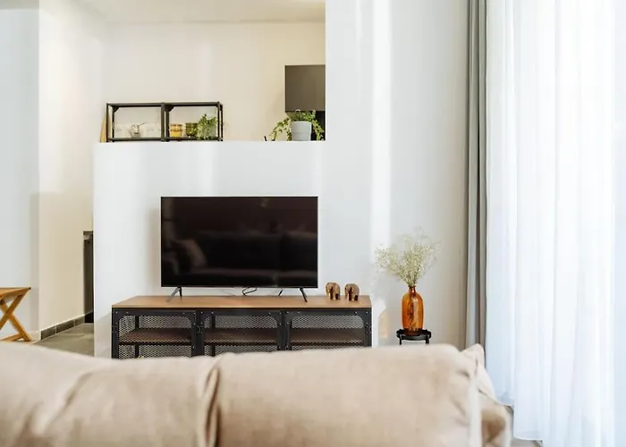 7 - New Building & Parking 公寓