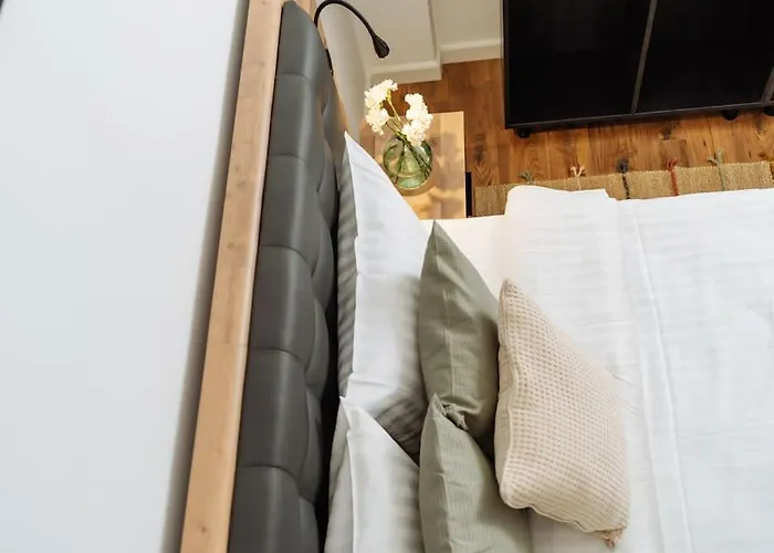 7 - New Building & Parking Apartment